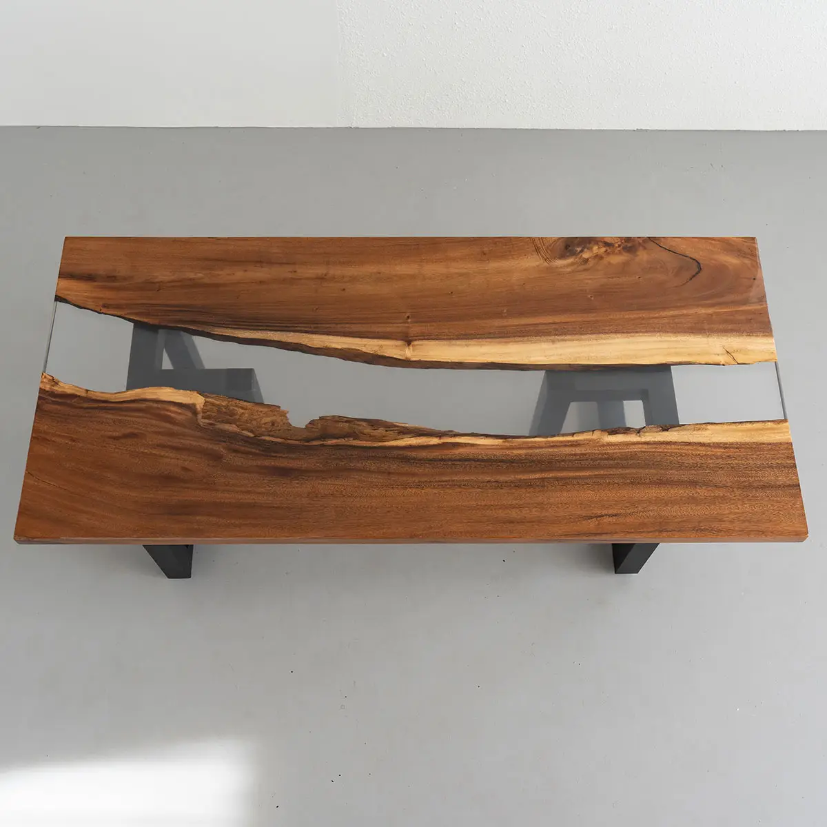 Epoxy resin table - Transparent - Image 9