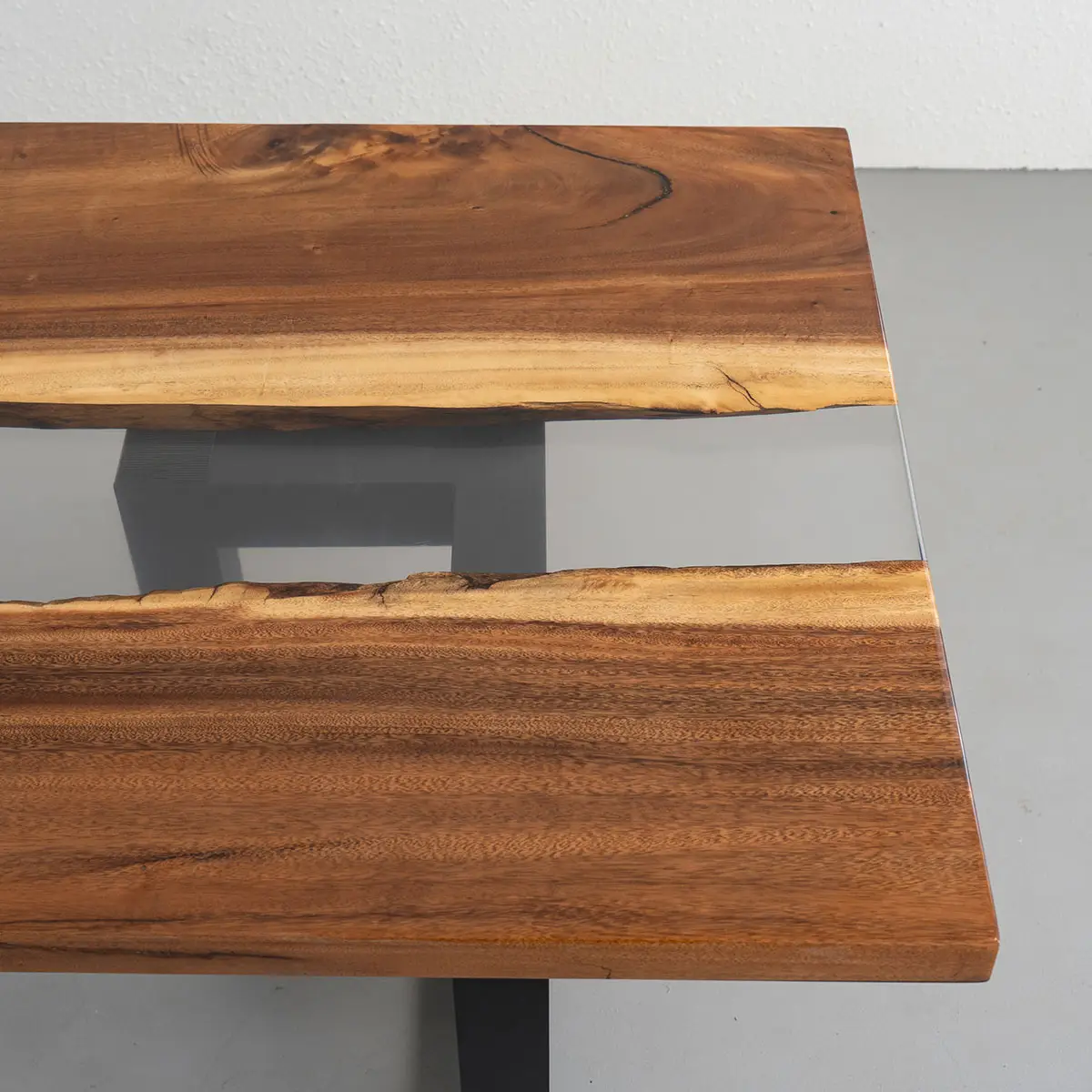 Epoxy resin table - Transparent - Image 6