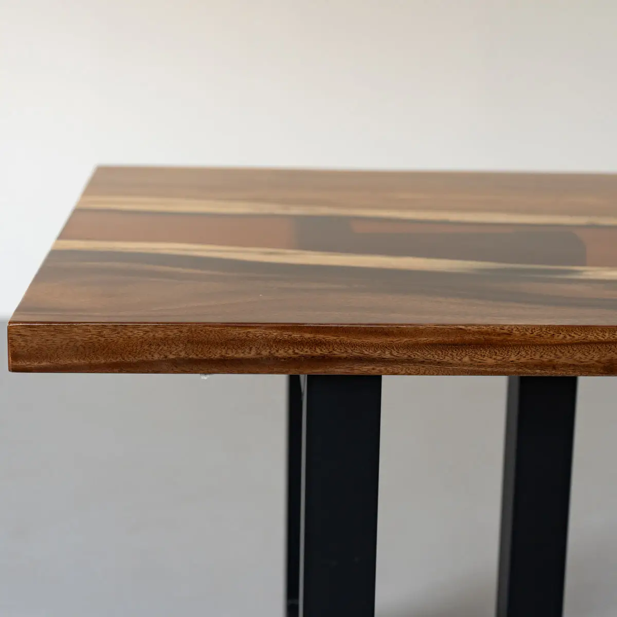 Epoxy resin table - brown - Image 5